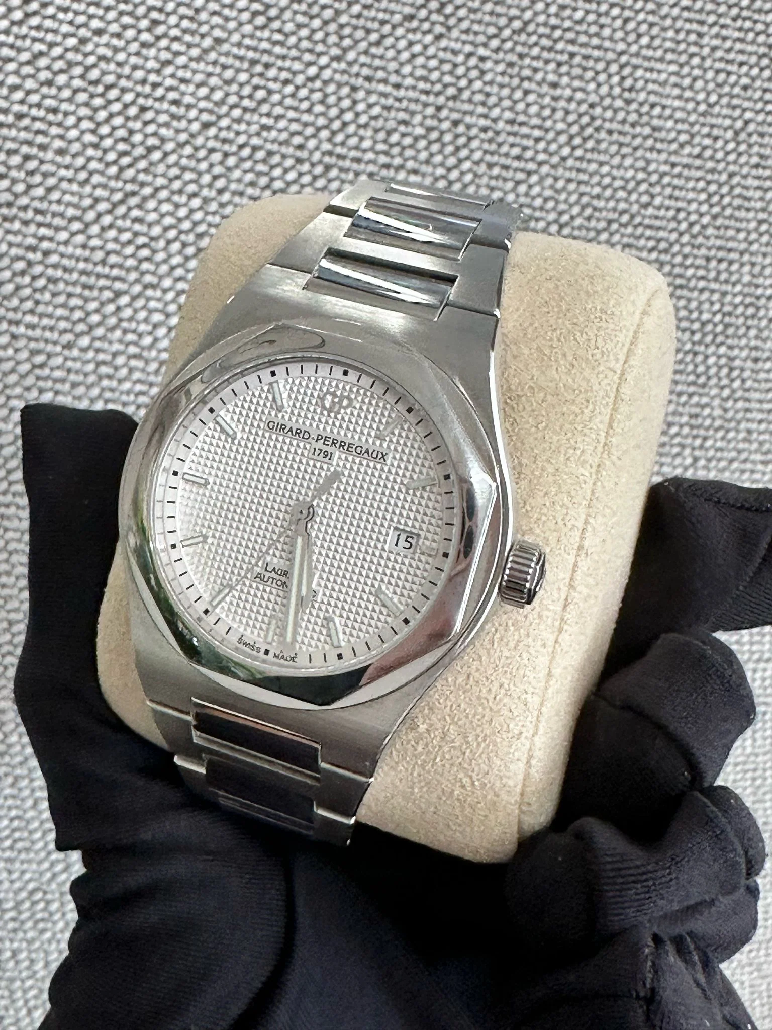 Girard Perregaux Laureato 41mm 81000-11-131-11A 2022 - Image 5