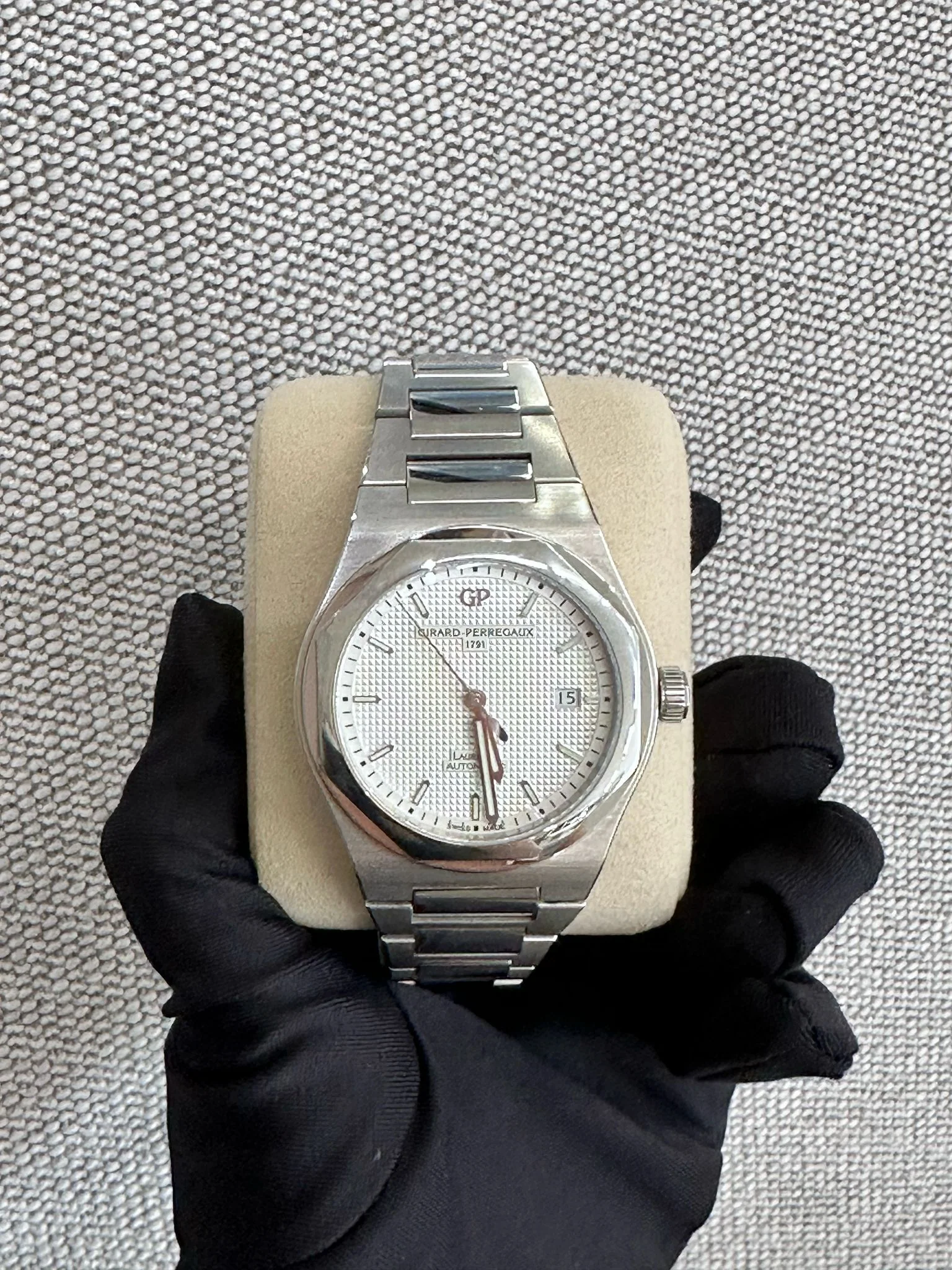 Girard Perregaux Laureato 41mm 81000-11-131-11A 2022 - Image 6