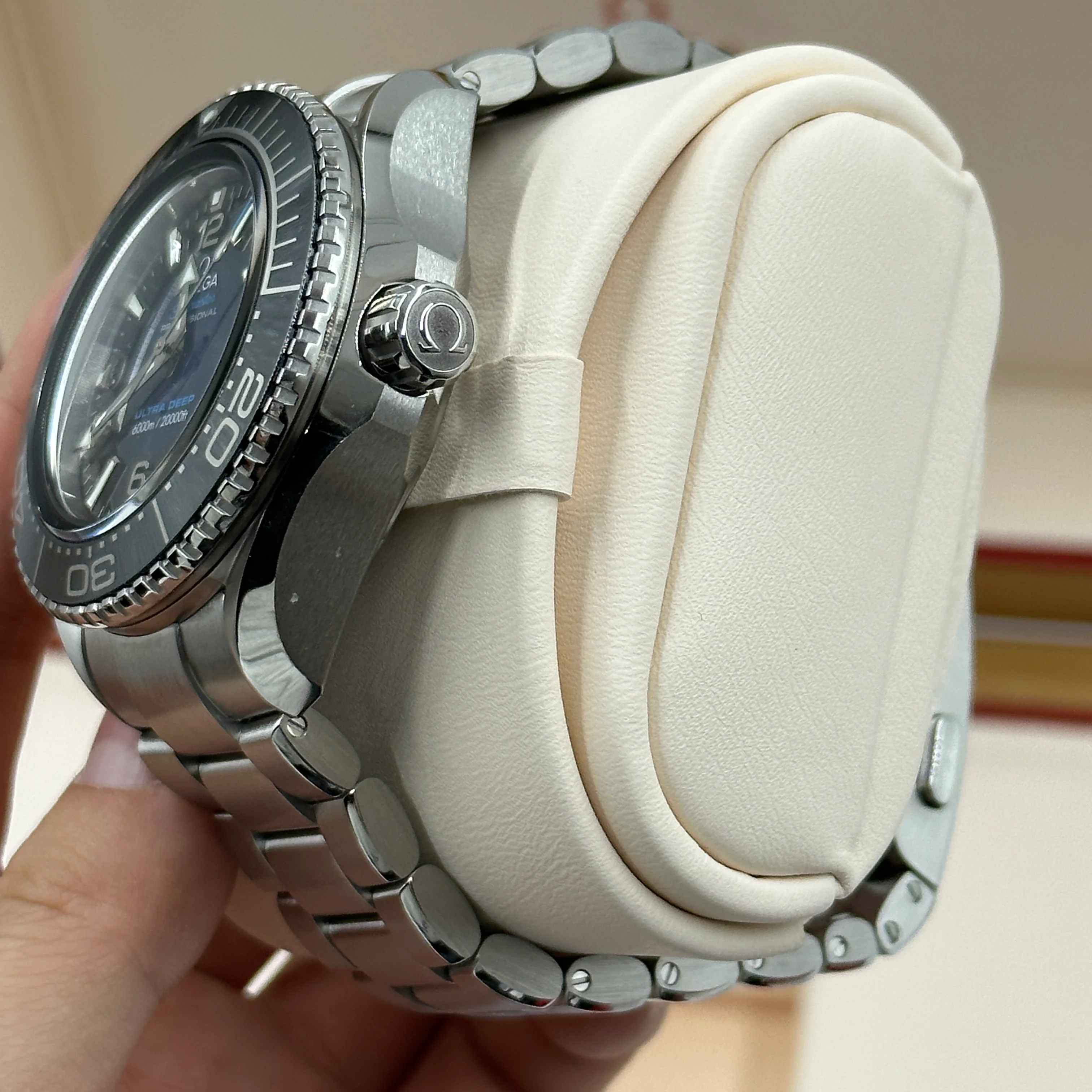 Omega Seamaster Planet Ocean 6000M 45.5 MM 215.30.46.21.03.001 2023 - Image 11