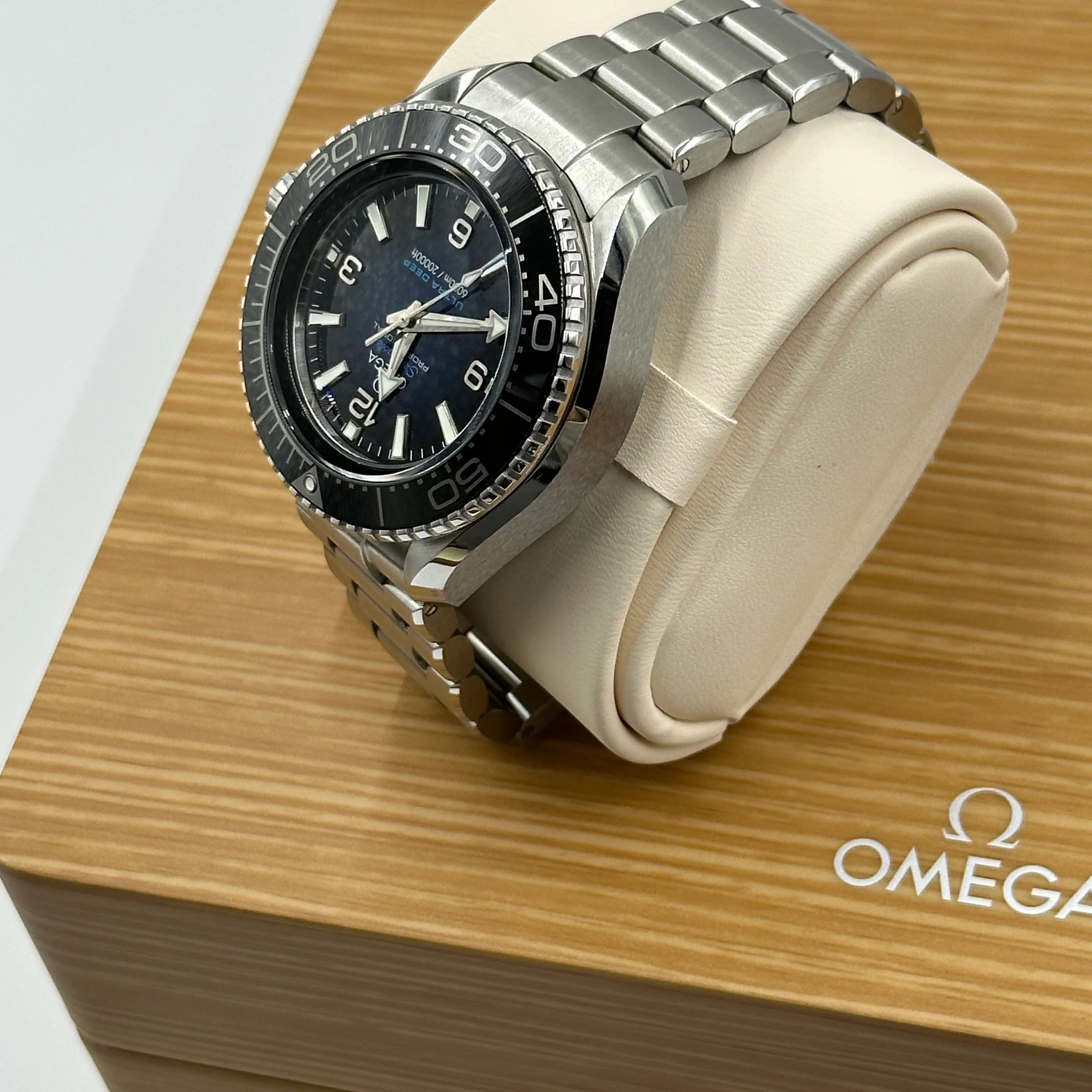 Omega Seamaster Planet Ocean 6000M 45.5 MM 215.30.46.21.03.001 2023 - Image 16