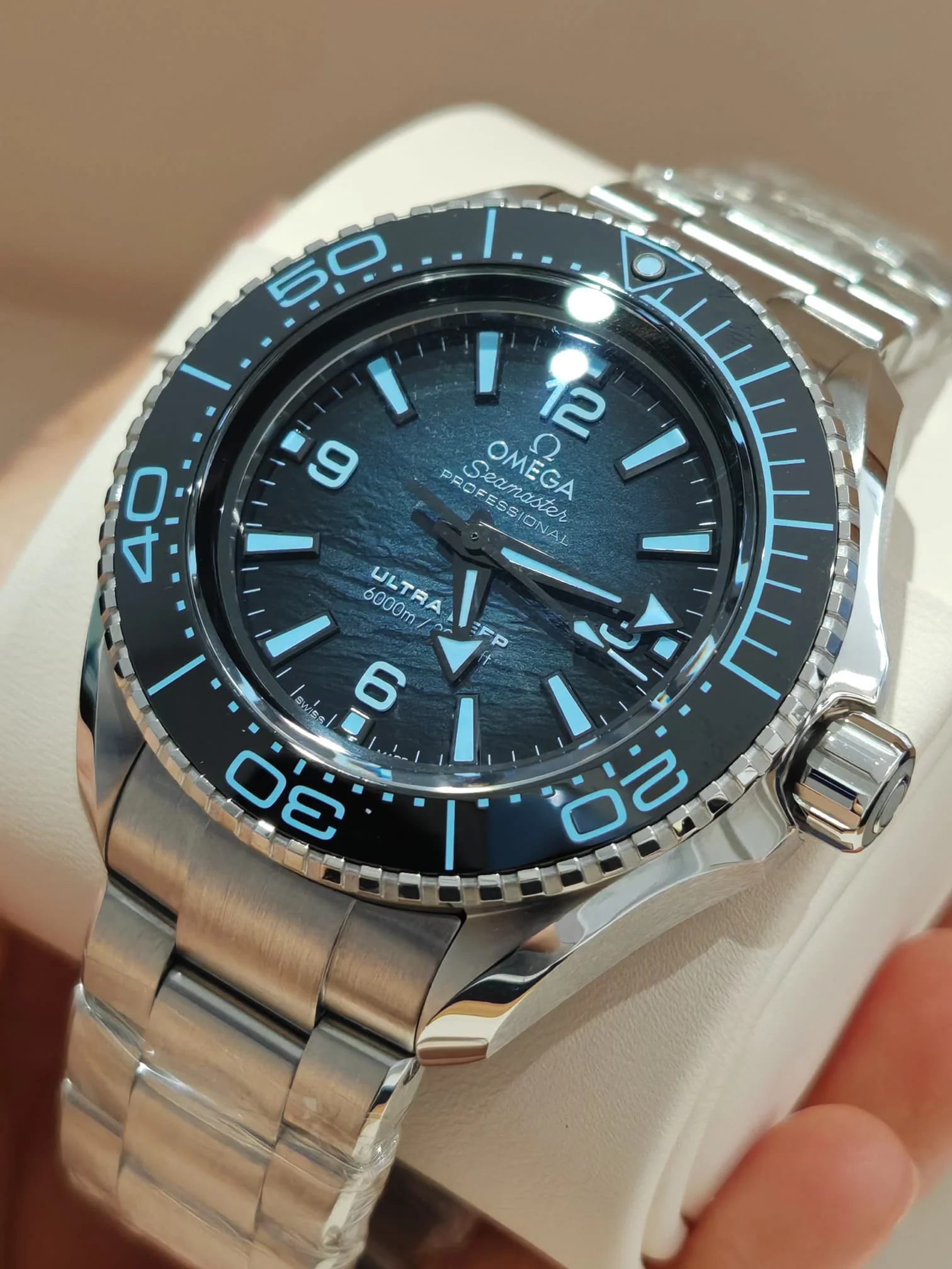 Omega Seamaster Planet Ocean 6000M 45.5 MM 215.30.46.21.03.002 2024 - Image 10