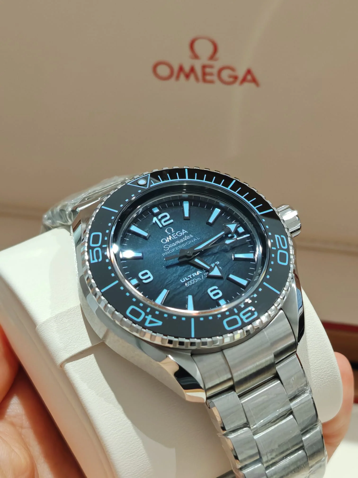 Omega Seamaster Planet Ocean 6000M 45.5 MM 215.30.46.21.03.002 2024 - Image 9