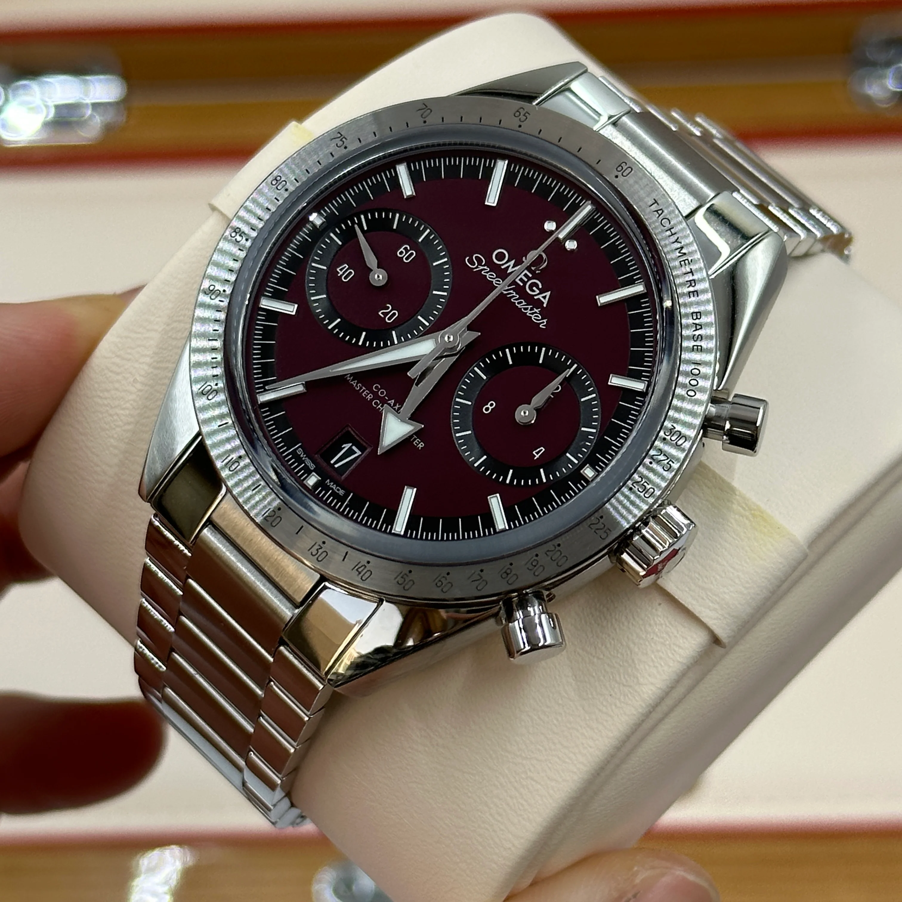 Omega Speedmaster 40.5 MM 332.10.41.51.10.001 2026 - Image 9