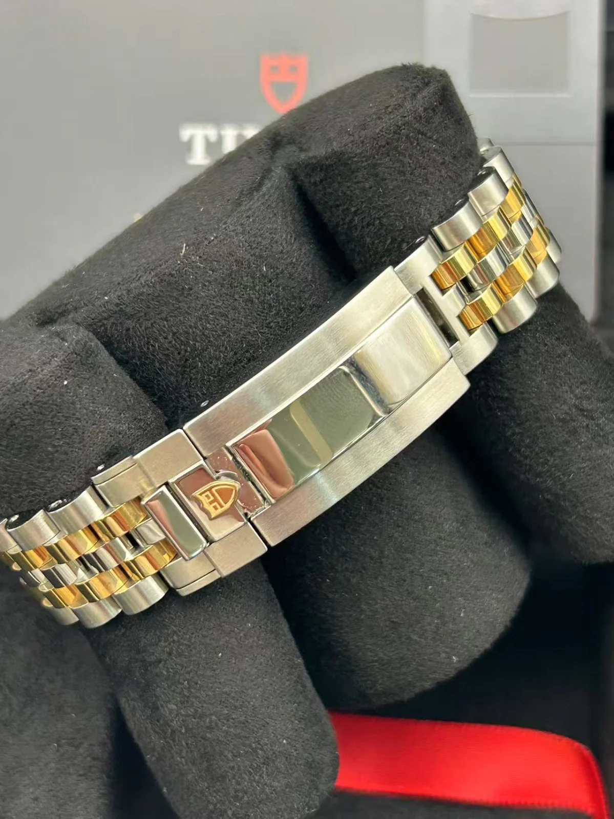 Tudor Black Bay 31 S&G 31mm 79613-0007 2025 - Image 5