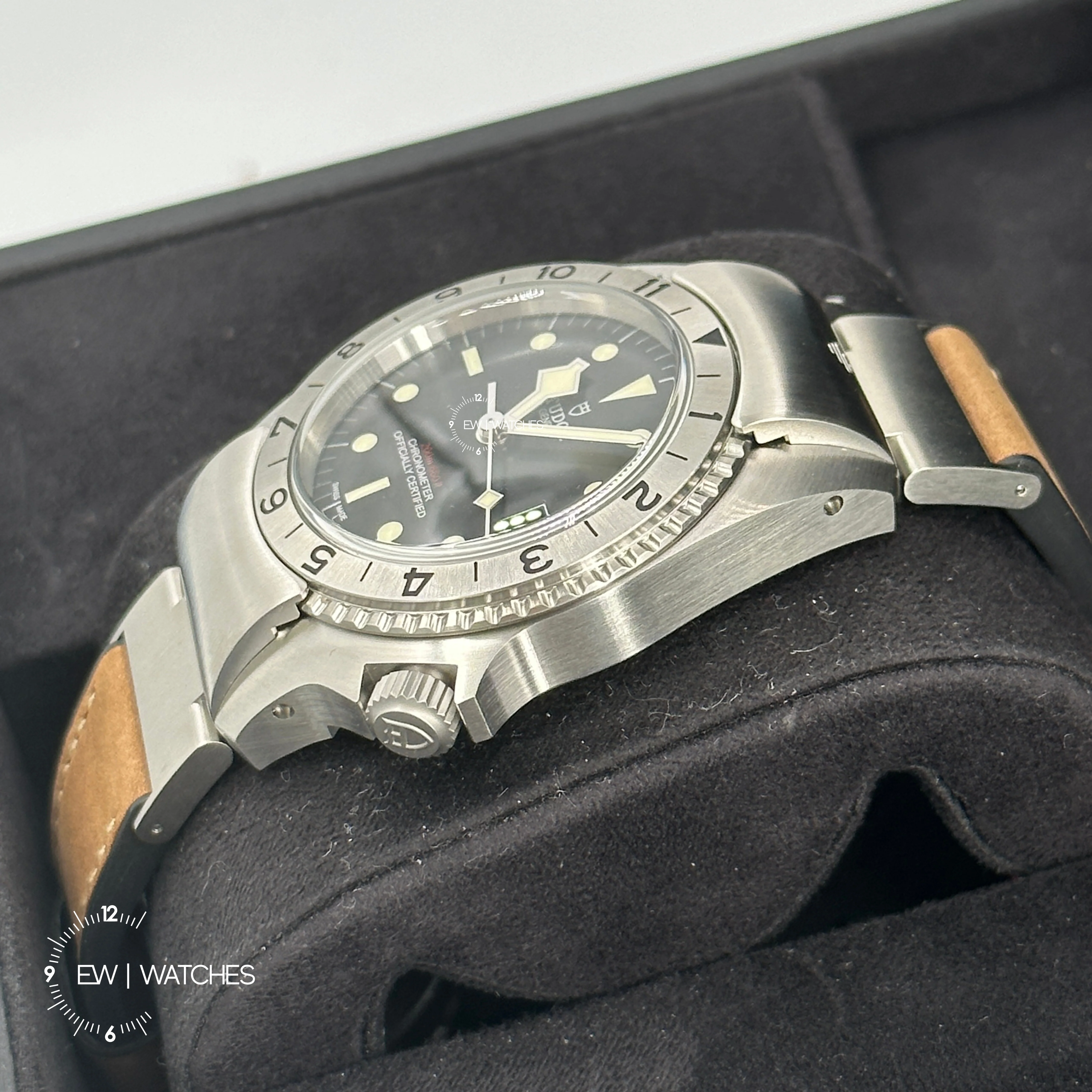 Tudor Black Bay P01 42mm 70150-0001 Black Leather 2024 - Image 13